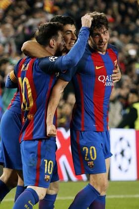 Fußball, CL, FC Barcelona - Paris St. Germain ROBERTO Sergi Team FC Barcelona Barca erzielt das Tor Zum 6 : 1 Endstand Jubel mit SUAREZ und MESSI Champions League Saison 2016-2017 Spiel Achtelfinale Rueckspiel FC Barcelona - Paris Saint Germain 6 : 1 am 008.03. 2017 im Camp Nou in Barcelona 