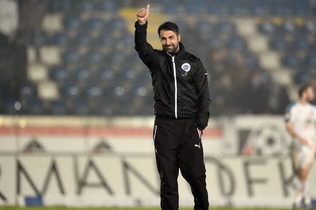 Fußball 3. Liga 24. Spieltag Sportfreunde Lotte - Chemnitzer FC am 08.03.2017 im FRIMO Stadion in Lotte Trainer Ismail Atalan (Lotte) macht nach dem Sieg den Daumen hoch. MT