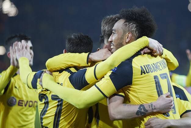 Pierre-Emerick Aubameyang , BVB 17 Torjubel, Jubel nach dem Tor zum 4-0 mit Gonzalo CASTRO, BVB 27 Christian PULISIC Nr. 22 BVB Jubel, Freude, Emotionen, Feiern, Lachen, jubelt, freuen, reisst die Arme hoch, ballt die Faust BORUSSIA DORTMUND - BENFICA LISSABON 4-0 Fussball UEFA Champions League, Achtelfinale Gruppenphase,in Dortmund, 08.03.2017 CL Saison 2016 2017, BVB