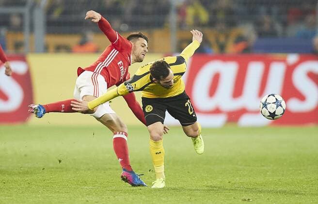 Gonzalo CASTRO, BVB 27 Zweikampf , Aktion um den Ball gegen PIZZI, Liss 21 BORUSSIA DORTMUND - BENFICA LISSABON 4-0 Fussball UEFA Champions League, Achtelfinale Gruppenphase,in Dortmund, 08.03.2017 CL Saison 2016 2017, BVB