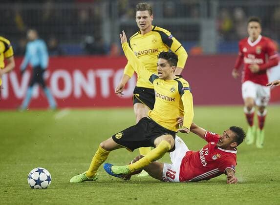 Marc Bartra AREGALL, BVB 5 Lukasz PISZCZEK, BVB 26 Zweikampf , Aktion um den Ball gegen Eduardo SALVIO, Liss 18 Aktion, Zweikampf, Spielszene, Tackling, Ball, Einzelaktion, BORUSSIA DORTMUND - BENFICA LISSABON 4-0 Fussball UEFA Champions League, Achtelfinale Gruppenphase,in Dortmund, 08.03.2017 CL Saison 2016 2017, BVB
