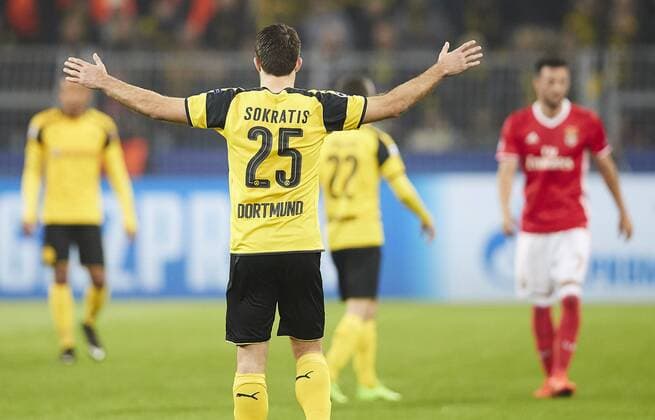 SOKRATIS, 25 BVB gestikuliert und gibt Anweisungen, Aktion, Einzelbild, Gestik, Geste, Handbewegung, zeigen, deuten BORUSSIA DORTMUND - BENFICA LISSABON 4-0 Fussball UEFA Champions League, Achtelfinale Gruppenphase,in Dortmund, 08.03.2017 CL Saison 2016 2017, BVB