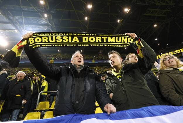 Foto: die Fans von Borussia feiern den Sieg Fussball - Championsleague am Mi. 08.03.2017 Achtelfinale Borussia Dortmund - Benfica Lissabon 4 - 0