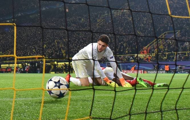 08.03.2017, Fussball, UEFA Champions League, Saison 2016 2017, Achtelfinale, Borussia Dortmund - Benfica Lissabon 4:0, Torwart Ederson (Benfica Lissabon) kassierte vier Gegentreffer