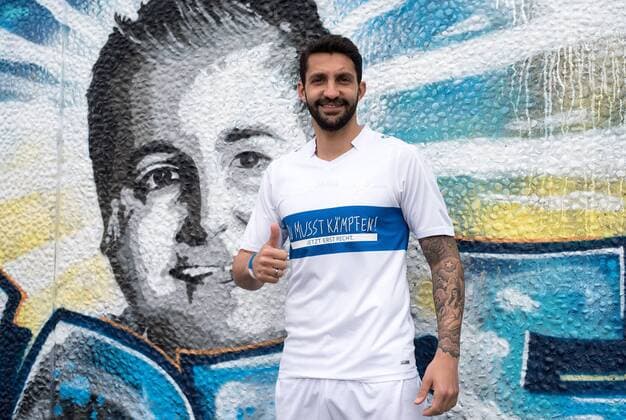 02.03..2017, xfux, Fussball 1.Bundesliga, SV Darmstadt 98 praesentiert das Sondertrikots zum 1. Todestag von Jonathan Heimes fuer das Heimspiel gegen den FSV Mainz 05, emonline emspor deloka, v.l. Aytac Sulu (SV Darmstadt 98) Darmstadt