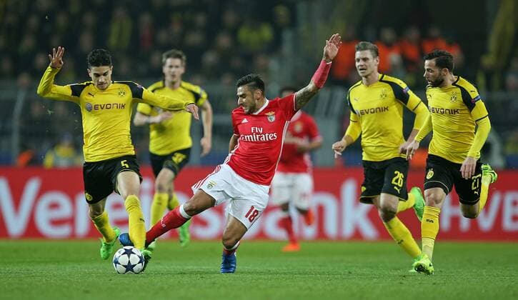 08.03.2017, Fussball Champions-League 2016 2017, Achtelfinale, Borussia Dortmund - Benfica Lissabon, im Signal-Iduna-Park Dortmund. v.l. Marc Bartra Aregall (Dortmund) gegen Eduardo Salvio (Befica Lissabon) , Lukasz Piszczek (Dortmund) , Gonzalo Castro (Dortmund) 