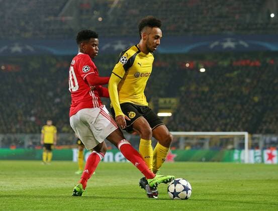 08.03.2017, Fussball Champions-League 2016 2017, Achtelfinale, Borussia Dortmund - Benfica Lissabon, im Signal-Iduna-Park Dortmund. v.l. Nelson Semedo (Befica Lissabon) gegen Pierre-Emerick Aubameyang (Dortmund) 