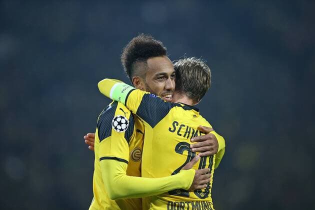 08.03.2017, Fussball Champions-League 2016 2017, Achtelfinale, Borussia Dortmund - Benfica Lissabon, im Signal-Iduna-Park Dortmund. Jubel v.l. Torschütze Pierre-Emerick Aubameyang (Dortmund) und Marcel Schmelzer (Dortmund) zum Tor zum 4:0 