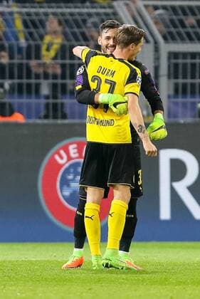 Dortmund, Germany 08.03.2017, UEFA Champions League - 2016 17 Season, Round of 16, Second leg, BV Borussia Dortmund - Benfica Lissabon, Torwart Roman Buerki (BVB) Erik Durm (BVB) schlussjubel ( DeFodi048