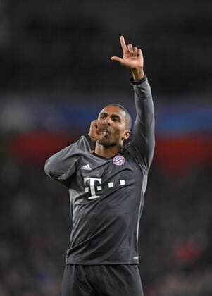 07.03.2017, Fussball Champions-League 2016 2017, Achtelfinale Rückspiel, FC Arsenal London - FC Bayern München, im Emirates-Stadion London. Torjubel Douglas Costa (FC Bayern München). 
