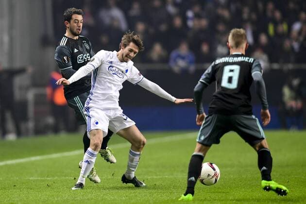 Fußball, EL, FC Kopenhagen - Ajax Amsterdam Ajaxs Amin Younes, FC Köpenhamns Rasmus Falk Europa League 2016 2017 FC Kopenhagen - Ajax Amsterdam .  Copyright: PETTERxARVIDSON BB170309PA014