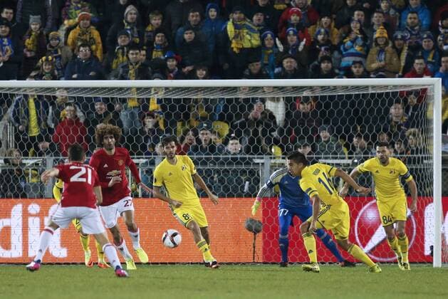 ROSTOV-ON-DON, RUSSIA - MARCH 9, 2017: FC Rostov s Alexandru Gatcan, Christian Noboa, goalkeeper Nikita Medvedev, Alexander Yerokhin defend against FC Manchester United ManU s Marouane Fellaini, Ander Herrera (R-L) in Leg 1 of their 2016-17 UEFA Europa League Round of 16 football match at Olimp-2 Stadium. Valery Matytsin TASS  TS043C3D