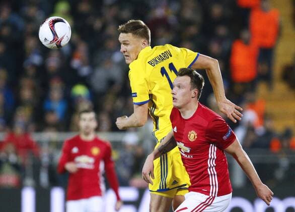 FuÃŸball, EL, FK Rostow - Manchester United ROSTOV-ON-DON, RUSSIA - MARCH 9, 2017: FC Manchester United ManU s Phil Jones (front) and FC Rostov s Alexander Bukharov jump to head the ball in Leg 1 of their 2016-17 UEFA Europa League Round of 16 football match at Olimp-2 Stadium. Valery Matytsin TASS  TS043C4A
