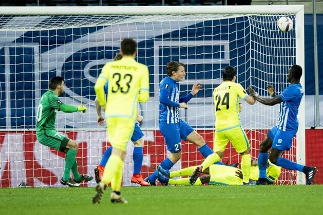 Genk s Sander Berge and Gent s Jeremy Perbet fight for the ball during a soccer game between Belgian teams KAA Gent and KRC Genk, Thursday 09 March 2017 in Gent, the first leg of the 1 8 finals of the Europa League competition. JASPERxJACOBS  x05061887x