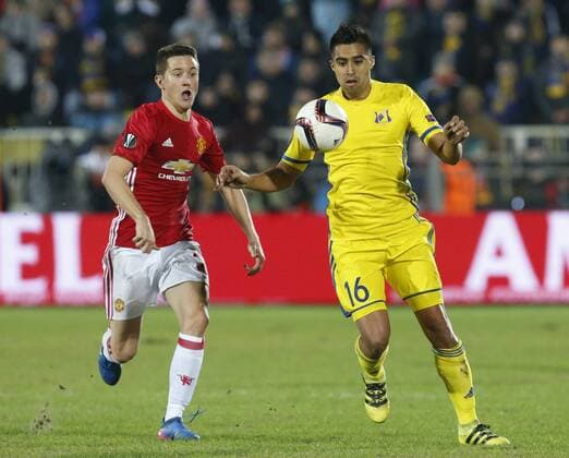 ROSTOV-ON-DON, RUSSIA - MARCH 9, 2017: FC Manchester United ManU s Ander Herrera (L) and FC Rostov s Christian Noboa fight for the ball in Leg 1 of their 2016-17 UEFA Europa League Round of 16 football match at Olimp-2 Stadium. The game ended in a 1-1 draw. Valery Matytsin TASS  TS043C4D