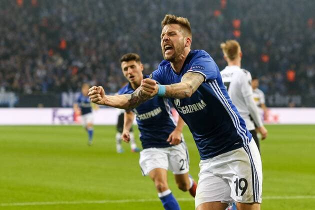 Bilder des Tages - SPORT Gelsenkirchen, Germany, 09.03.2017, UEFA Europa League - 2016 17 Season, Round of 16, First leg, FC Schalke 04 - Borussia Moenchengladbach, Tor zum 1:1 Torschuetze Guido Burgstaller (S04) jubelt ( DeFodi048