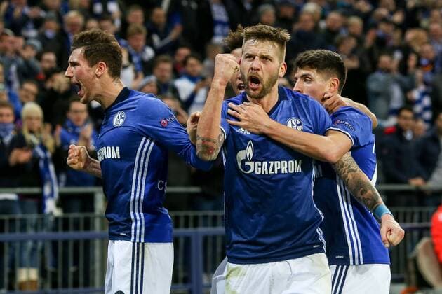 Gelsenkirchen, Germany, 09.03.2017, UEFA Europa League - 2016 17 Season, Round of 16, First leg, FC Schalke 04 - Borussia Moenchengladbach, Tor zum 1:1 Torschuetze Guido Burgstaller (S04) wird bejubelt ( DeFodi048