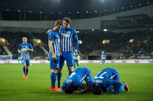 Bilder des Tages - SPORT Genk s players celebrate after scoring during a soccer game between Belgian teams KAA Gent and KRC Genk, Thursday 09 March 2017 in Gent, the first leg of the 1 8 finals of the Europa League competition. JASPERxJACOBS  x05061952x