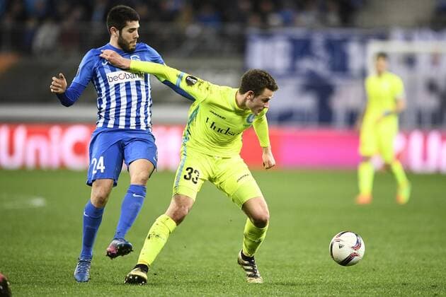 Genk s Alejandro Pozuelo and Gent s Louis Verstraete fight for the ball during a soccer game between Belgian teams KAA Gent and KRC Genk, Thursday 09 March 2017 in Gent, the first leg of the 1 8 finals of the Europa League competition. YORICKxJANSENS  x05061953x