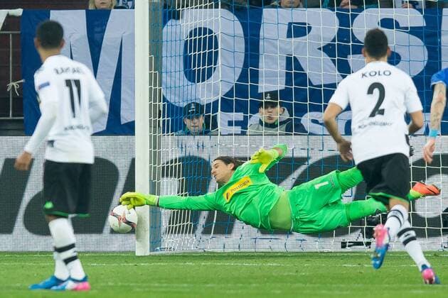 Gelsenkirchen, Germany, 09.03.2017, UEFA Europa League - 2016 17 Season, Round of 16, First leg, FC Schalke 04 - Borussia Moenchengladbach, Torwart Yann Sommer (BMG) in aktion ( DeFodi001