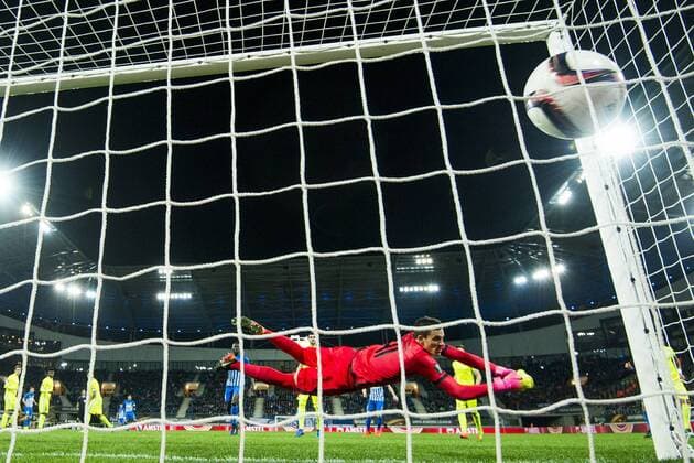 Gent s goalkeeper Lovre Kalinic fails to stop a free kick a soccer game between Belgian teams KAA Gent and KRC Genk, Thursday 09 March 2017 in Gent, the first leg of the 1 8 finals of the Europa League competition. JASPERxJACOBS  x05062005x