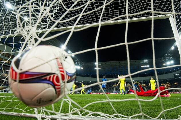 Gent s goalkeeper Lovre Kalinic fails to stop a free kick a soccer game between Belgian teams KAA Gent and KRC Genk, Thursday 09 March 2017 in Gent, the first leg of the 1 8 finals of the Europa League competition. JASPERxJACOBS  x05062001x