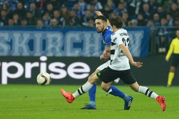 09.03.2017, xkvx, Fussball Europa League, FC Schalke 04 - Borussia Moenchengladbach, emspor, v.l. Nabil Bentaleb (FC Schalke 04), Jonas Hofmann (Borussia Moenchengladbach) Gelsenkirchen