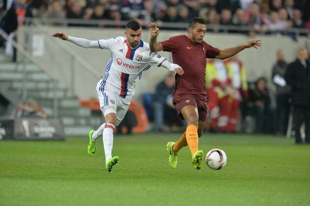 Rachid Ghezzal (lyon) vs Juan (rome) - Fussball, Europaleague, Olympique Lyon vs. AS Rom - 09 03 2017 FredericChambert Panoramic 
