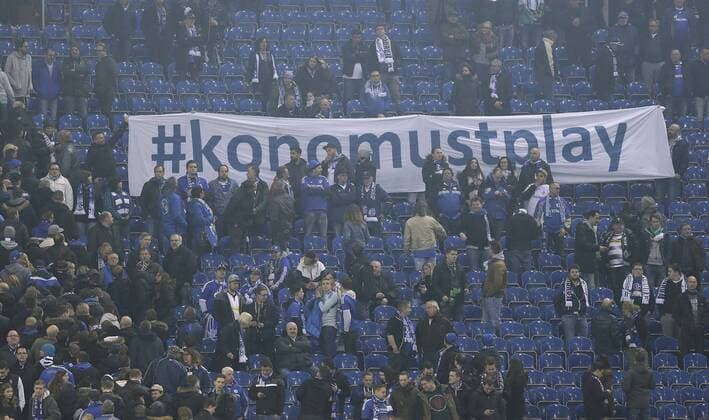 Foto : Schalkes Zuschauer protestieren Fussball Europaliga am Do. 09.03.2017 Schalke 04 - Borussia Mönchengladbach 1 - 1