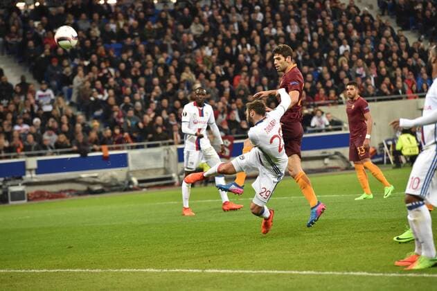 Lucas Tousart (lyon) vs Federico Fazio (rome) - Fussball, Europaleague, Olympique Lyon vs. AS Rom - 09 03 2017 FredericChambert Panoramic 