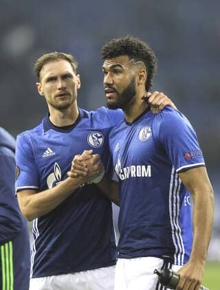 Foto : Benedikt Höwedes (S 04) und Eric Choupo-Moting Fussball Europaliga am Do. 09.03.2017 Schalke 04 - Borussia Mönchengladbach 1 - 1
