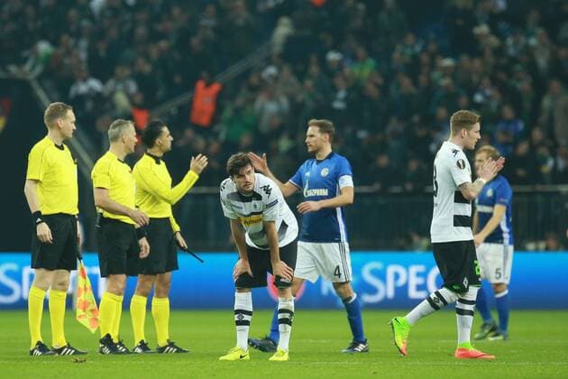 09.03.2017, xkvx, Fussball Europa League, FC Schalke 04 - Borussia Moenchengladbach, emspor, v.l. Schalker und Moenchengladbach Spieler nicht zufrieden Gelsenkirchen