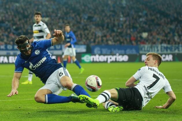 09.03.2017, xkvx, Fussball Europa League, FC Schalke 04 - Borussia Moenchengladbach, emspor, v.l. Sead Kolasinac (FC Schalke 04), Patrick Herrmann (Borussia Moenchengladbach) Gelsenkirchen