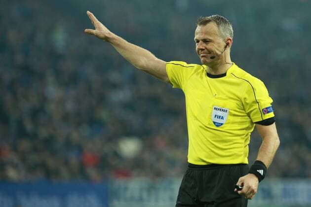 09.03.2017, xkvx, Fussball Europa League, FC Schalke 04 - Borussia Moenchengladbach, emspor, v.l. Schiedsrichter Bjoern Kuipers Gelsenkirchen