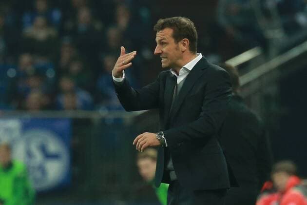 09.03.2017, xkvx, Fussball Europa League, FC Schalke 04 - Borussia Moenchengladbach, emspor, v.l. Markus Weinzierl (FC Schalke 04) gibt Anweisung, gestikuliert, mit den Armen gestikulieren, gives instructions, gesticulate Gelsenkirchen