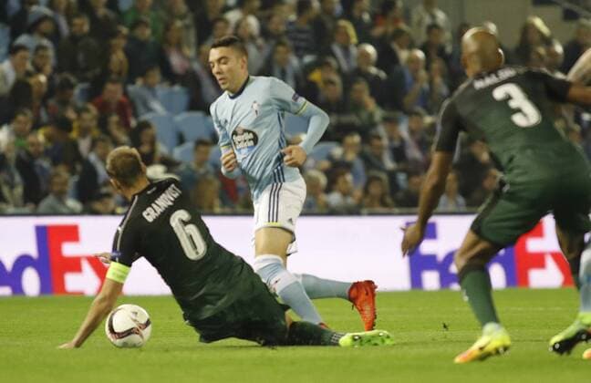Granqvist, Iago Aspas. 1 8 first leg match of Europa League between Celta Vigo and FK Krasnodar. In this picture, Granqvist and Iago Aspas. xJORGExLANDINx 