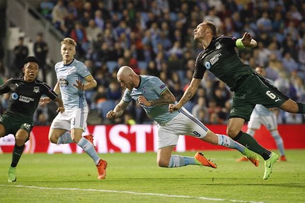 Guidetti, Granqvist. 1 8 first leg match of Europa League between Celta Vigo and FK Krasnodar. In this picture, Guidetti and Granqvist. xJORGExLANDINx 