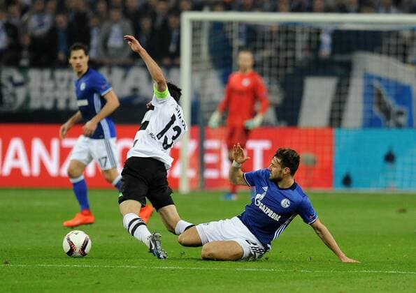 Daniel Caligiuri ( rechts Schalke 04 ) im Zweikampf mit Lars Stindl ( links Borussia Moenchengladbach ) 09.03.2017 --- Fussball --- Europaleague --- Schalke 04 vs Borussia Moenchengladbach Gelsenkirchen Copyright: xThienel Eibner-Pressefotox EP_TTL