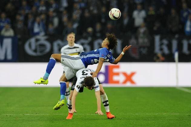 Bilder des Tages - SPORT Thilo Kehrer ( links Schalke 04 ) im Zweikampf mit Jonas Hofmann ( rechts Borussia Moenchengladbach ) 09.03.2017 --- Fussball --- Europaleague --- Schalke 04 vs Borussia Moenchengladbach Gelsenkirchen Copyright: xThienelx Eibner-Pressefotox EP_ttl