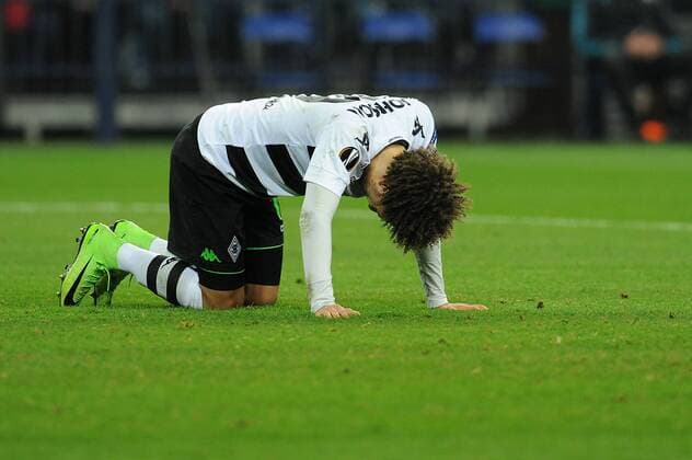 Fabian Johnson ( Borussia Moenchengladbach ) erschoepft auf dem Rasen kniend. 09.03.2017 --- Fussball --- Europaleague --- Schalke 04 vs Borussia Moenchengladbach Gelsenkirchen Copyright: xThienelx Eibner-Pressefotox EP_ttl