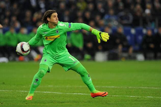 Torhueter Yann Sommer ( Borussia Moenchengladbach ) beim Abwurf. 09.03.2017 --- Fussball --- Europaleague --- Schalke 04 vs Borussia Moenchengladbach Gelsenkirchen Copyright: xThienelx Eibner-Pressefotox EP_ttl