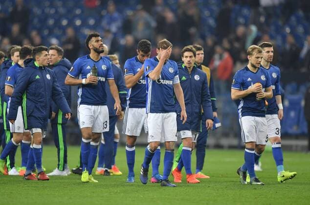 09.03.2017, Fussball, UEFA Europa League, Saison 2016 2017, Achtelfinale, FC Schalke 04 - Borussia Moenchengladbach 1:1, Schalkes Spieler nach dem Abpfiff, Benedikt Hoewedes, Benedikt Höwedes (Schalke 04) mitte