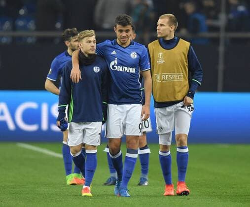 09.03.2017, Fussball, UEFA Europa League, Saison 2016 2017, Achtelfinale, FC Schalke 04 - Borussia Moenchengladbach 1:1, v.li., Max Meyer (Schalke 04), Franco Di Santo (FC Schalke 04), Holger Badstuber (FC Schalke 04)