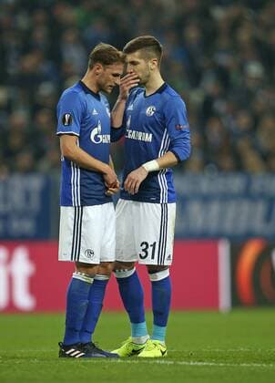 09.03.2017, Fussball UEFA Europa League 2016 2017, Achtelfinale, FC Schalke 04 - Borussia Mönchengladbach, in der VELTINS-Arena Gelsenkirchen. v.l. Benedikt Höwedes (Schalke) und Matija Nastasic (Schalke) 