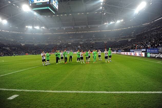 Mönchengladbach ; Borussia Mönchengladbach 1. Bundesliga , Saison 2016 - 2017 UEFA Europa League 2016 - 2017 Round of 16 am 09.03.2017 in Gelsenkirchen FC Schalke 04 gegen Borussia Mönchengladbach ( 1 - 1 ) hier die Mannschaft nach dem Abpfiff DiWi