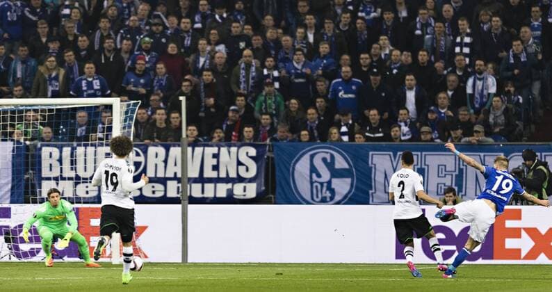 Gelsenkirchen, 09.03.2017 Tor zum 1:1 durch Guido Burgstaller (S04) - Timothee Kolodziejczak (BMG) FC Schalke 04 - Borussia Mönchengladbach