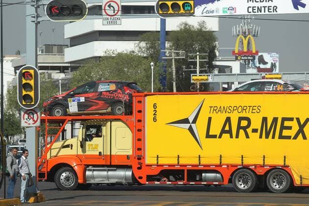 The cars of the pilots arrive in Leon, Guanajuato, Mexico, 10 March 2017, after the convoy that was carrying the cars of the 14th Rally Mexico 2017 was blocked on the road due to an accident. The eventful trip forced to cancel the two first special races of the competition. THE TWO FIRST SPECIAL RACES OF THE RALLY MEXICO 2017 CANCELLED DUE TO AN ACCIDENT !ACHTUNG: NUR REDAKTIONELLE NUTZUNG!  Copyright: xUlisesxRuizxBasurtox MEX001 20170310-636247687296107076