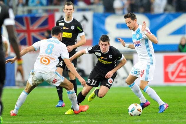 26 FLORIAN THAUVIN (om) - 18 Baptiste SANTAMARIA (sco) FOOTBALL : Olympique Marseille vs SCO Angers - Ligue 1 - 10 03 2017 FEP Panoramic 