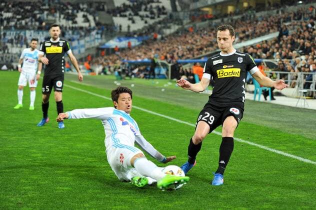 02 HIROKI SAKAI (om) - 29 Vincent MANCEAU (sco) FOOTBALL : Olympique Marseille vs SCO Angers - Ligue 1 - 10 03 2017 FEP Panoramic 