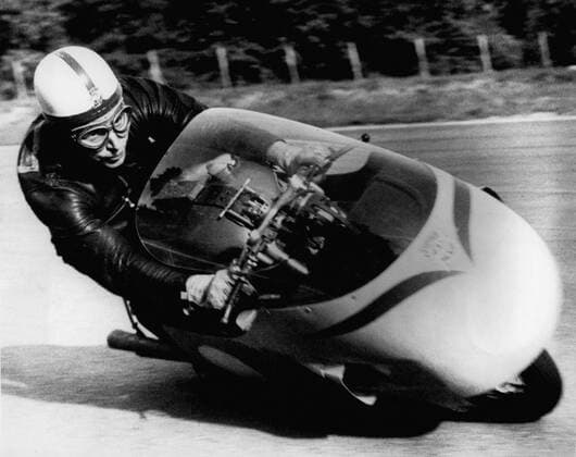 March, 10, 2017 - Former Formula 1 and motorcycling world champion John Surtees has died at the age of 83. Surtees is the only man to have won the grand prix World Championship WM Weltmeisterschaft on both two wheels and four. He won four 500cc motorcycling titles - in 1956, 1958, 1959 and 1960 - and the F1 crown with Ferrari in 1964. He later set up his own F1 team and was behind the wheel when it made its debut at the 1970 British Grand Prix at Brands Hatch. Pictured: Aug. 08, 1957 - Monza, Italy - Britain s John Surtees, world champion, sees at speed no his 330 c.c. four cylinder M.V. Agusta, during a practice spin on the Monza track. Many international motor cycle racers are now practicing on the famous Monza track near Milan, Italy, in preparation for the forthcoming Grand Prix of Nations, which takes place there on Sept. 1st. John Surtees 1934-2017 F1 and MotoGP World Champion - ZUMAk09_ 77763752st Copyright: xKeystonexPressxAgencyx